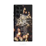 The light shines in darkness John 1:5 Bible verse phone case Christian gifts Samsung Galaxy S24 Ultra / Tough
