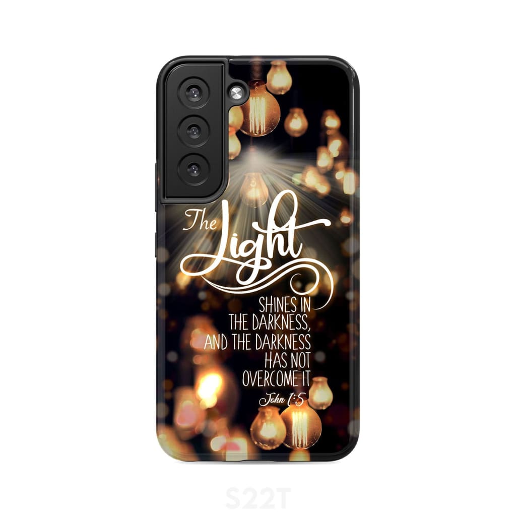 The light shines in darkness John 1:5 Bible verse phone case Christian gifts Samsung Galaxy S22 / Tough